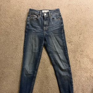 Very cute topshop jeans!💙